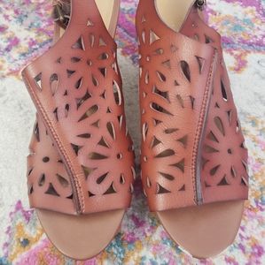 Nine West SZ 8.5 laser cut leather Espadrilles